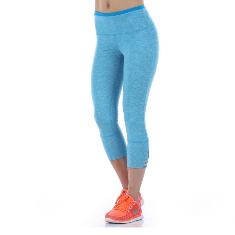 Light Blue Capri Leggings - Women's Active Crop